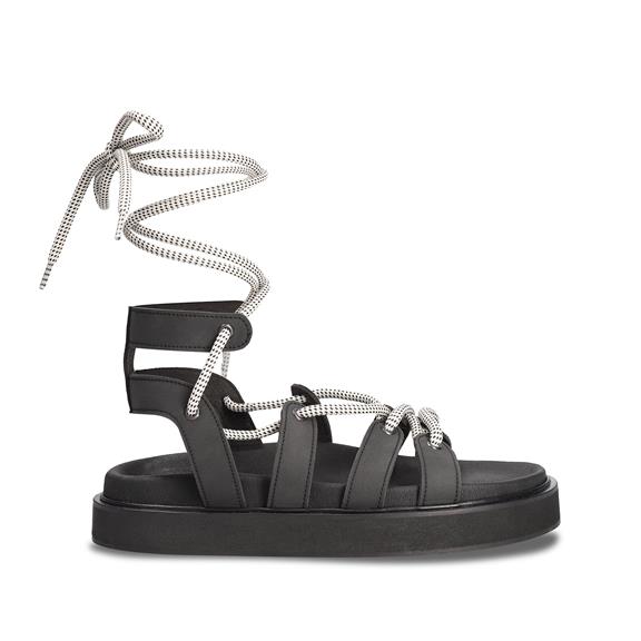 Sandalen Yucca Zwart via Shop Like You Give a Damn