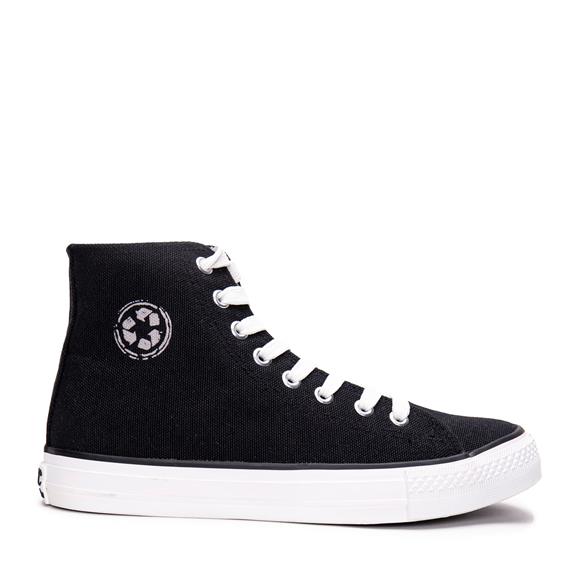 Sneakers Redo Black via Shop Like You Give a Damn