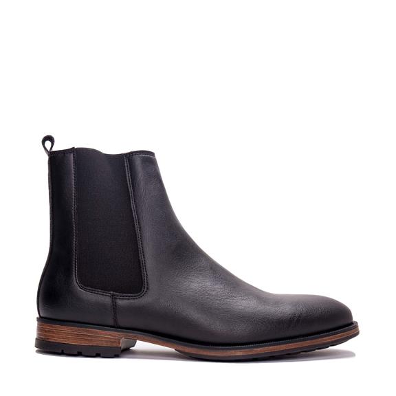 Chelsea Boots Basti Black via Shop Like You Give a Damn