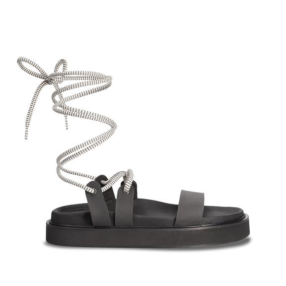 Sandalen Acacia Zwart via Shop Like You Give a Damn