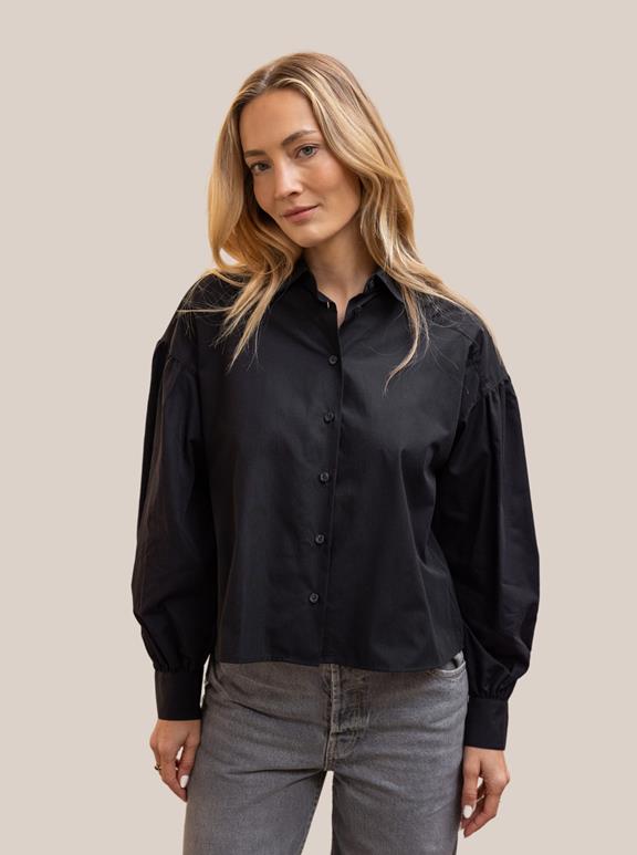 Shirt Laurel Zwart via Shop Like You Give a Damn