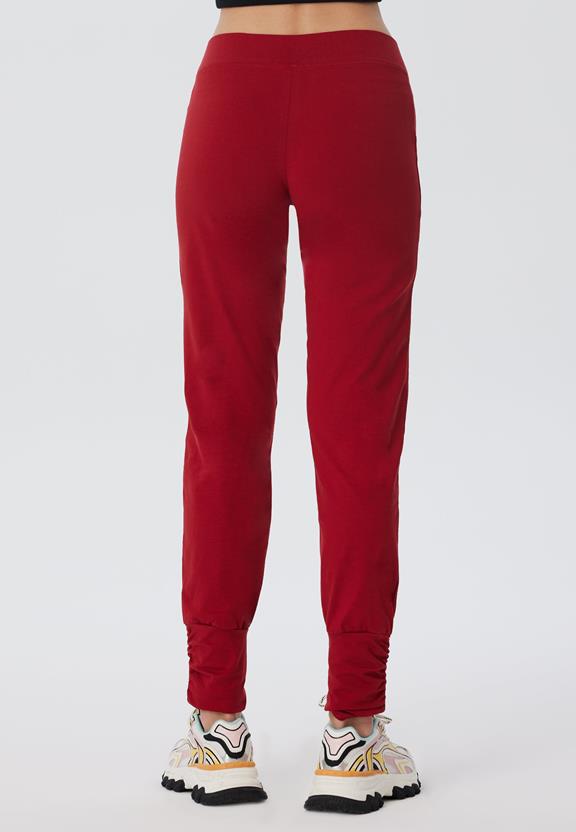 Yogabroek Stretch Rood from Shop Like You Give a Damn