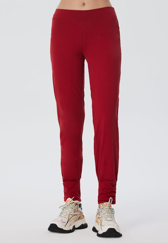 Yogabroek Stretch Rood from Shop Like You Give a Damn