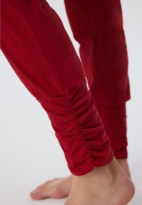 Yogabroek Stretch Rood from Shop Like You Give a Damn