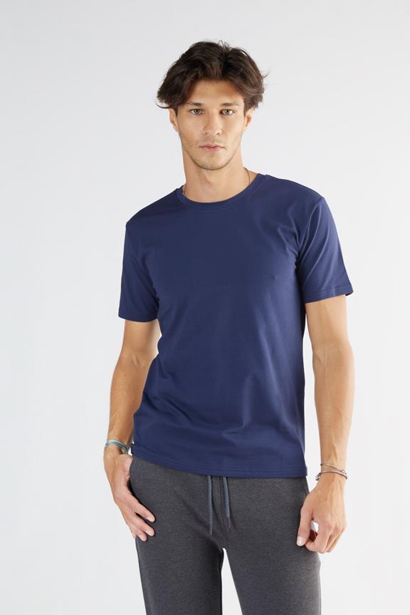 T-Shirt Basic Donkerblauw via Shop Like You Give a Damn