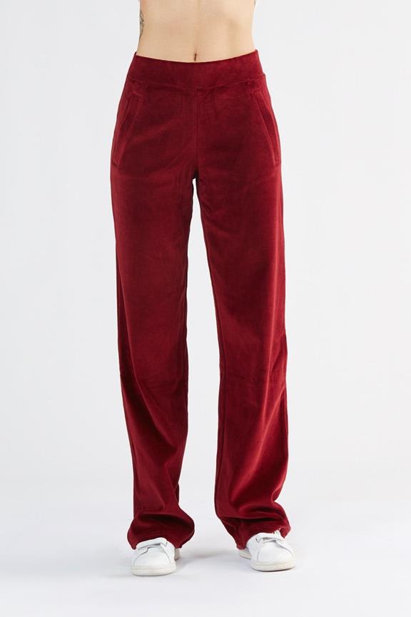 Broek Rechte Pijp Nicky Burgundy via Shop Like You Give a Damn