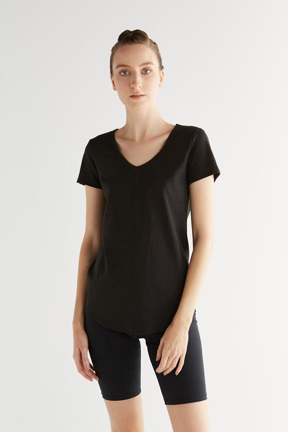 T-Shirt V-Hals FlammÃ© Zwart via Shop Like You Give a Damn