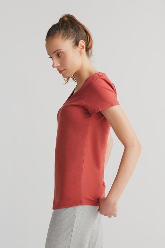 T-Shirt V-Hals FlammÃ© Terracotta from Shop Like You Give a Damn