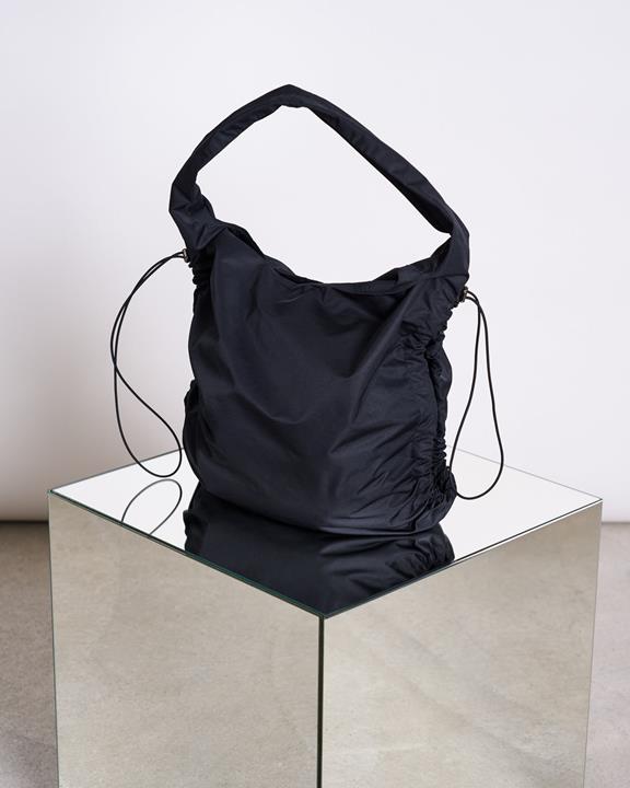 Tas Shopper Trekkoord Lyne Zwart via Shop Like You Give a Damn