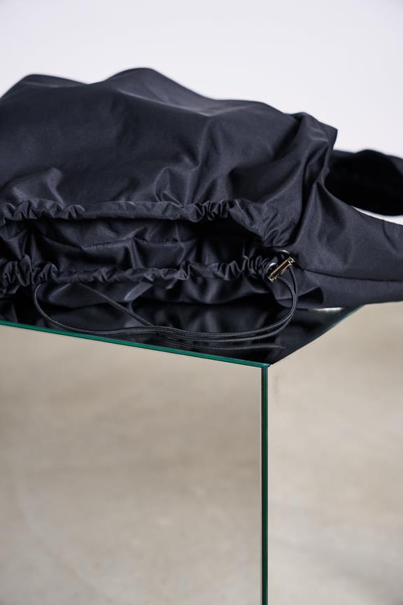 Tas Shopper Trekkoord Lyne Zwart from Shop Like You Give a Damn
