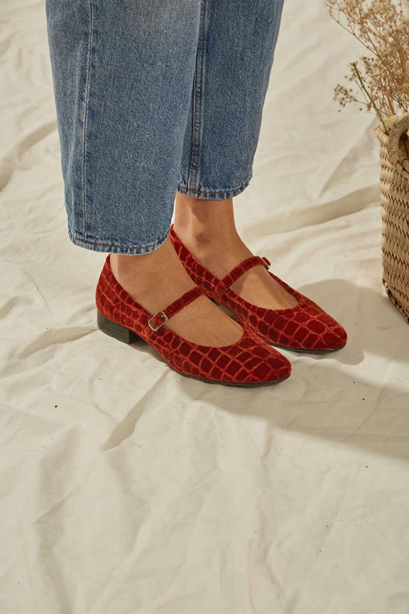 Ballerina's Coco Velvet Lava Rood from Shop Like You Give a Damn