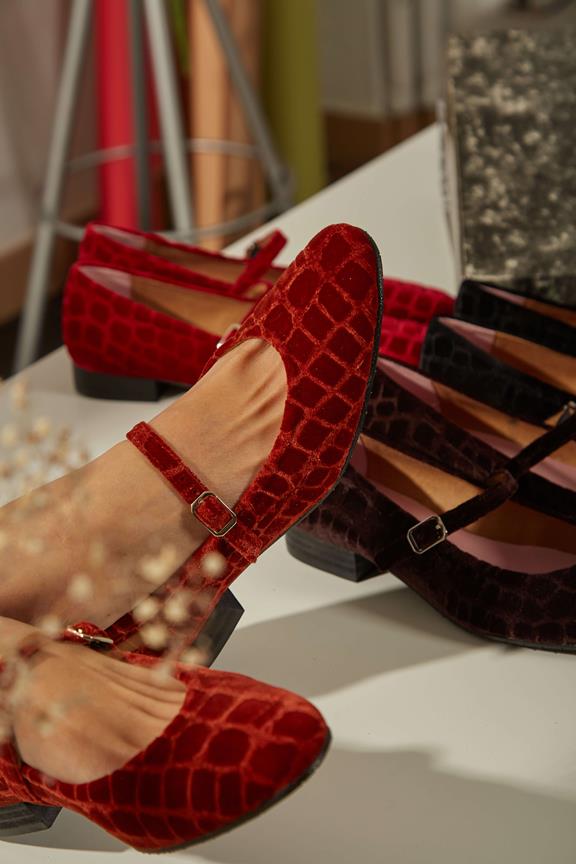 Ballerina's Coco Velvet Lava Rood from Shop Like You Give a Damn