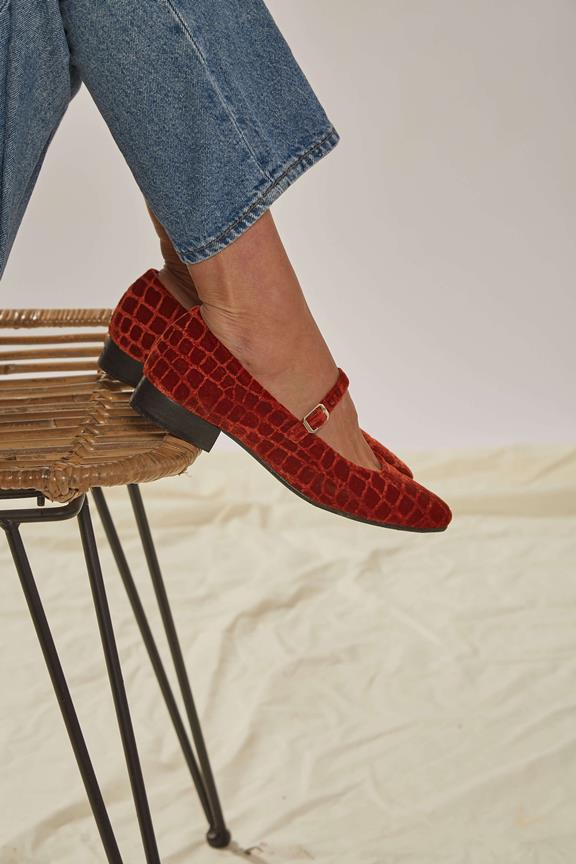 Ballerina's Coco Velvet Lava Rood from Shop Like You Give a Damn