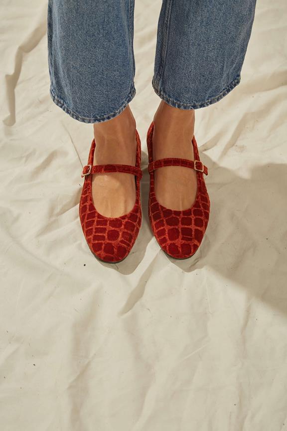 Ballerina's Coco Velvet Lava Rood from Shop Like You Give a Damn