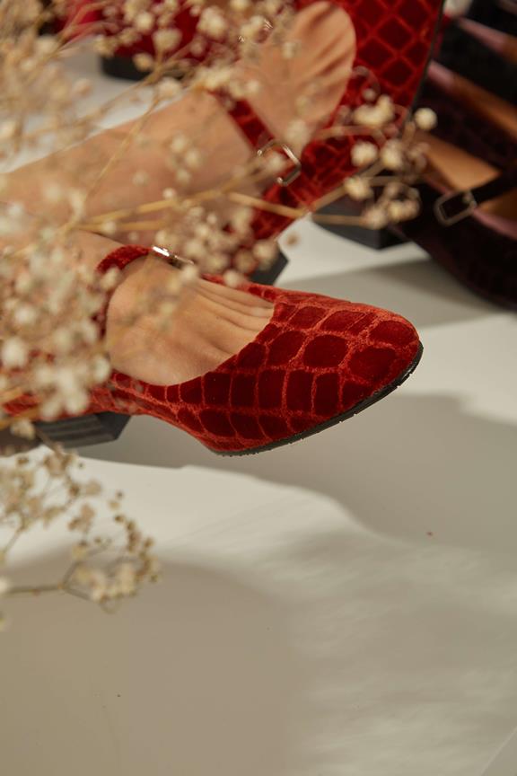 Ballerina's Coco Velvet Lava Rood from Shop Like You Give a Damn