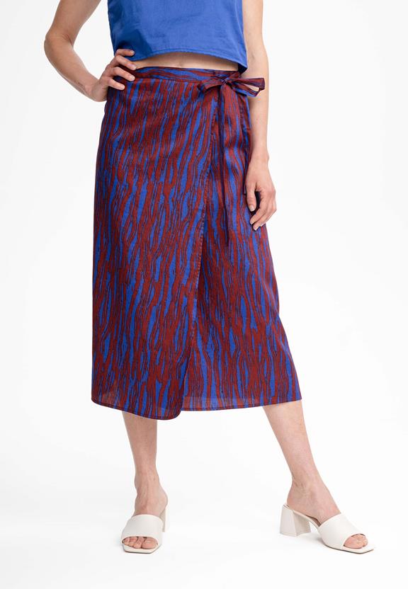 Wikkelrok Midi Ruchika Chai Brush Rood/Blauw via Shop Like You Give a Damn