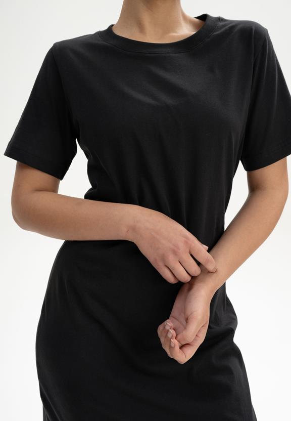 T-Shirtjurk Darsha Zwart from Shop Like You Give a Damn