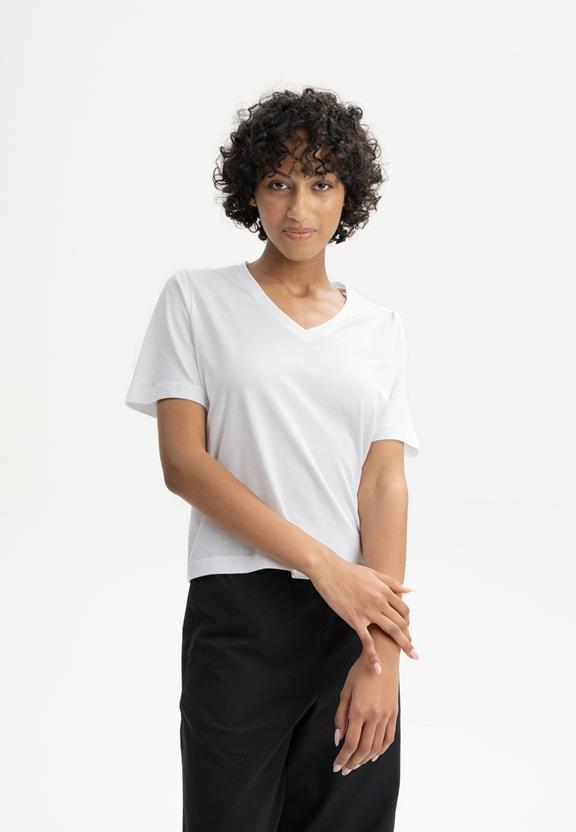 T-Shirt V-Hals Ankita Wit via Shop Like You Give a Damn