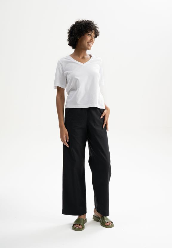 T-Shirt V-Hals Ankita Wit from Shop Like You Give a Damn