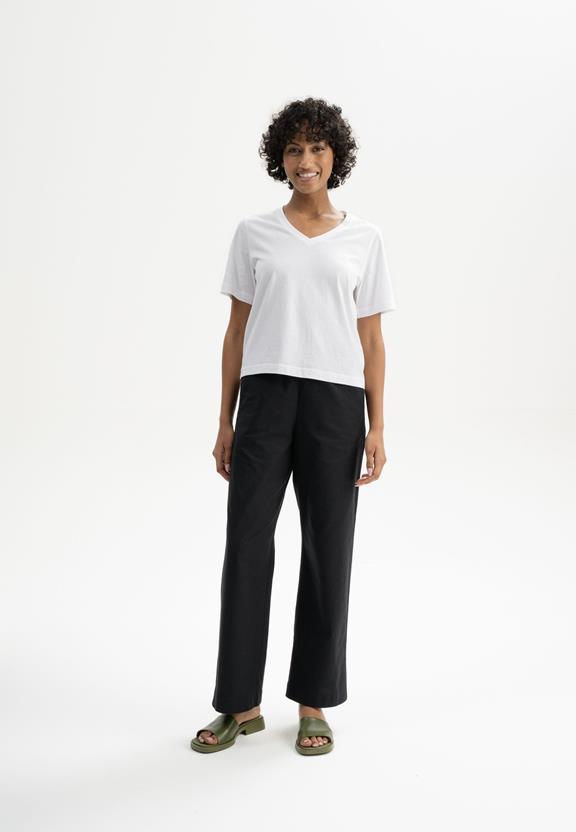 T-Shirt V-Hals Ankita Wit from Shop Like You Give a Damn