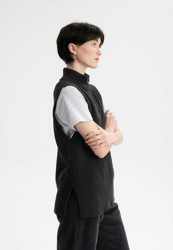 Gebreid Vest Coltrui Gamini Zwart from Shop Like You Give a Damn