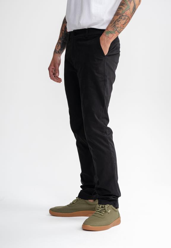 Chino Broek Regular Fit Ranjith Zwart from Shop Like You Give a Damn