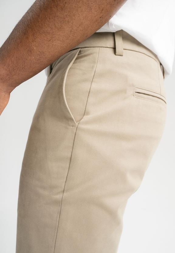 Chino-Broek Regular Fit Ranjith Koriander Beige from Shop Like You Give a Damn
