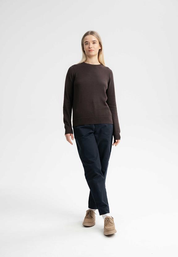 Trui Fijn Gebreid Dhana Donkerbruin from Shop Like You Give a Damn