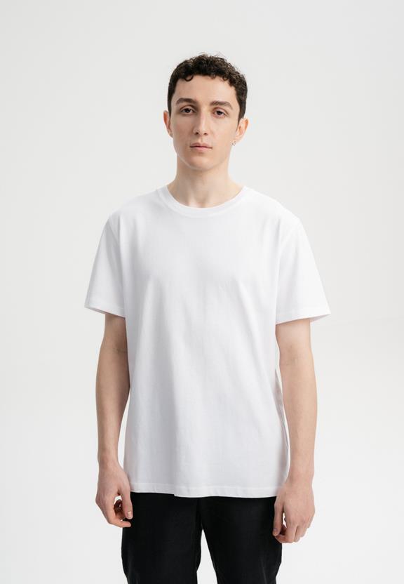 T-Shirt Zwaar Pravin Wit via Shop Like You Give a Damn