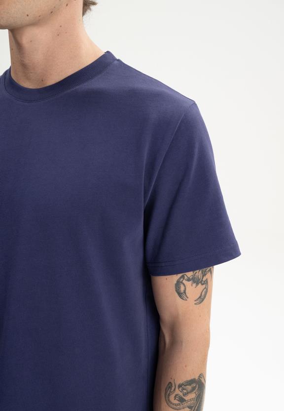 T-Shirt Heavy Pravin Summer Night Paars from Shop Like You Give a Damn