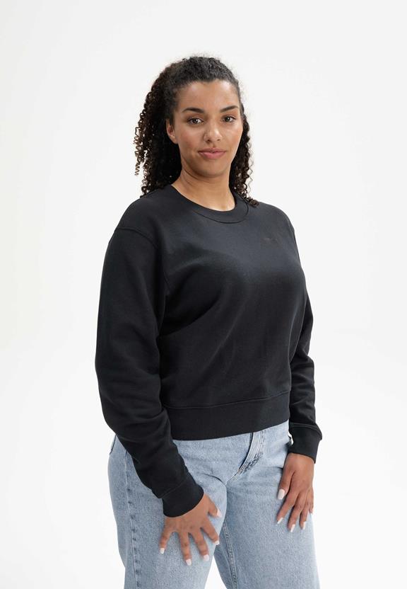 Sweatshirt Rati Zwart via Shop Like You Give a Damn