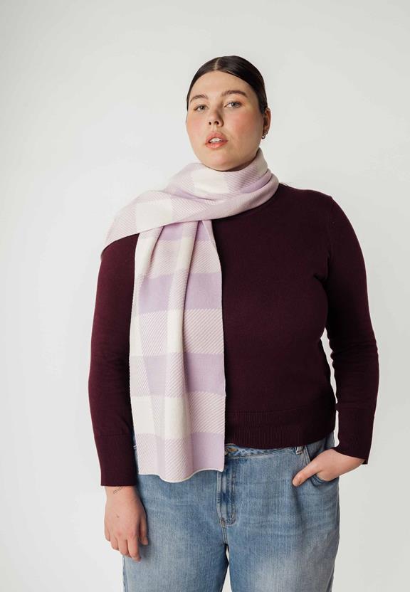 Sjaal Gebreid Asmee Lila/CrÃ¨me Ruit via Shop Like You Give a Damn