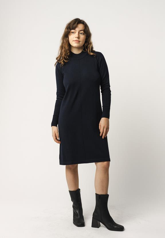 Jurk Basic Fine Knit Harleen Marineblauw via Shop Like You Give a Damn