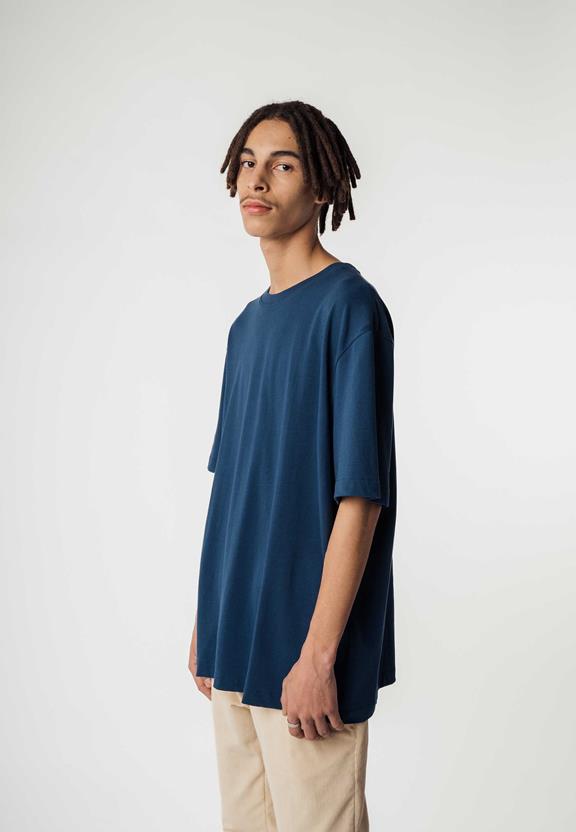 T-Shirt Oversized Heavy Bhajan Donkerblauw from Shop Like You Give a Damn