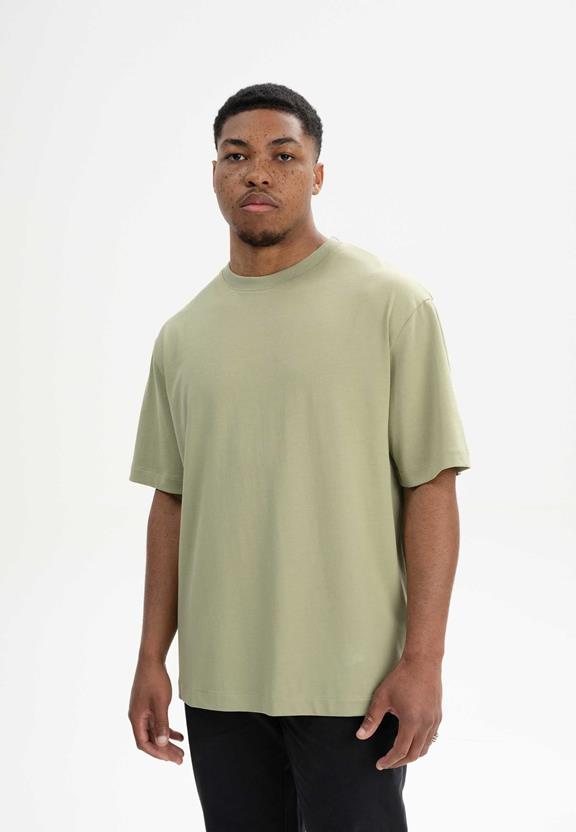 T-Shirt Oversized Heavy Bhajan Tea Leaf Groen from Shop Like You Give a Damn