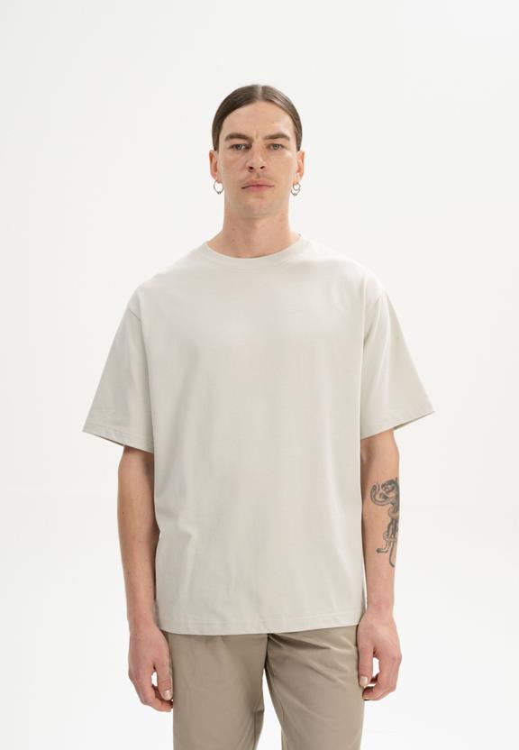 T-Shirt Oversized Zware Bhajan Berk Beige via Shop Like You Give a Damn