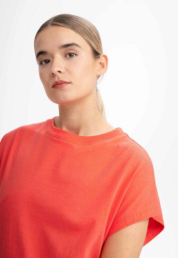 T-Shirtjurk Sunea Grapefruitrood from Shop Like You Give a Damn