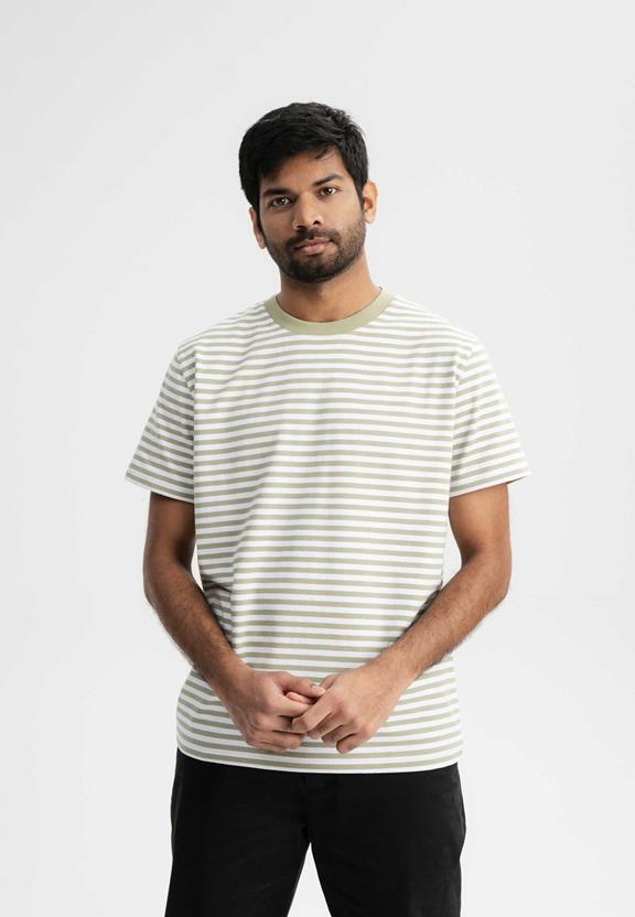 T-Shirt Heavy Pravin Tea Leaf Groen/Wit Gestreept via Shop Like You Give a Damn