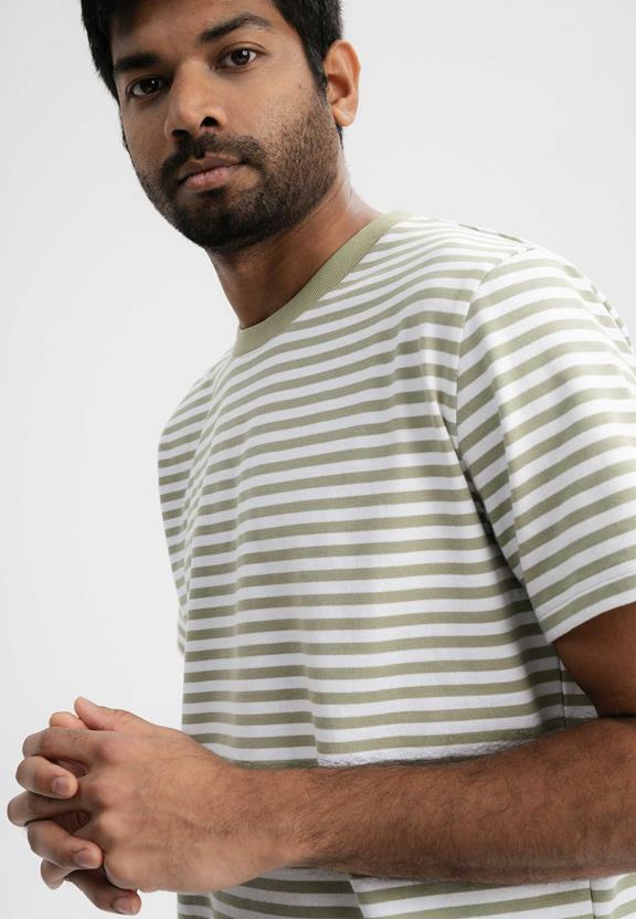 T-Shirt Heavy Pravin Tea Leaf Groen/Wit Gestreept from Shop Like You Give a Damn