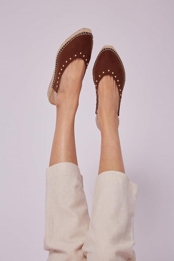 Sandalen Met Studs Cognac from Shop Like You Give a Damn