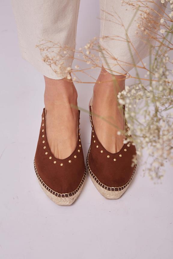 Sandalen Met Studs Cognac from Shop Like You Give a Damn