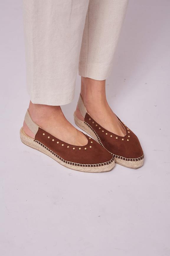 Sandalen Met Studs Cognac from Shop Like You Give a Damn