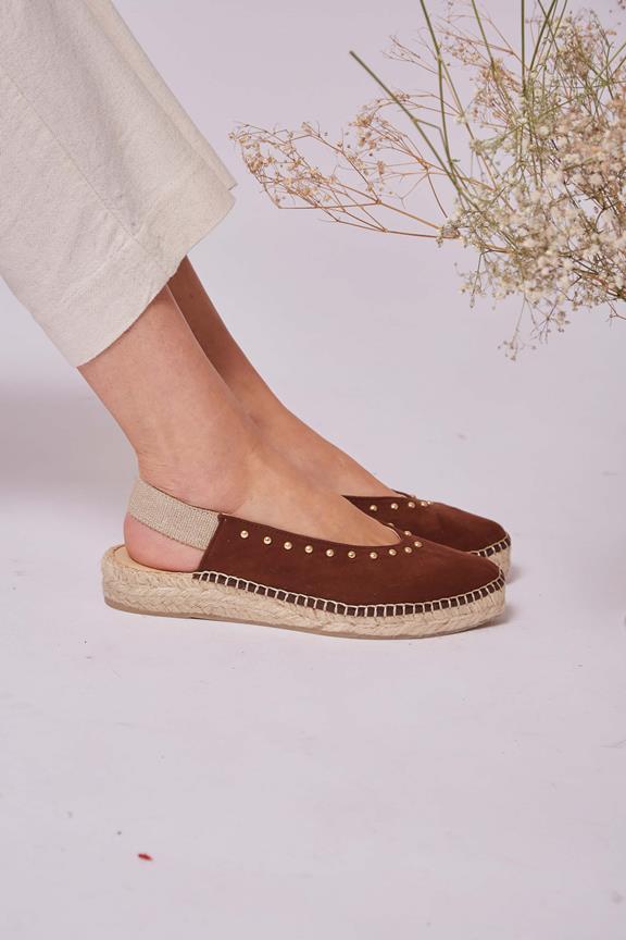Sandalen Met Studs Cognac from Shop Like You Give a Damn