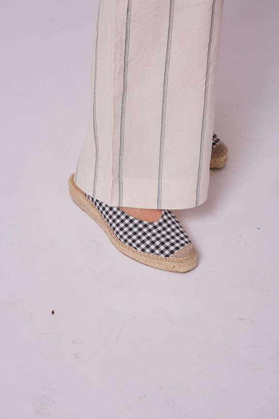 Sandalen Vichy Zwart & Wit via Shop Like You Give a Damn