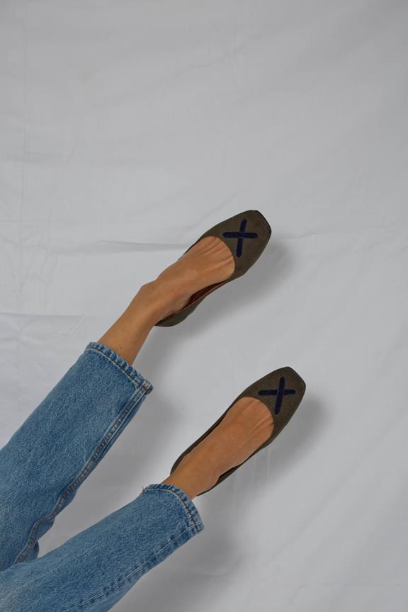 Ballerina's Groene Corduroy & Vegan  Velvet Cross from Shop Like You Give a Damn