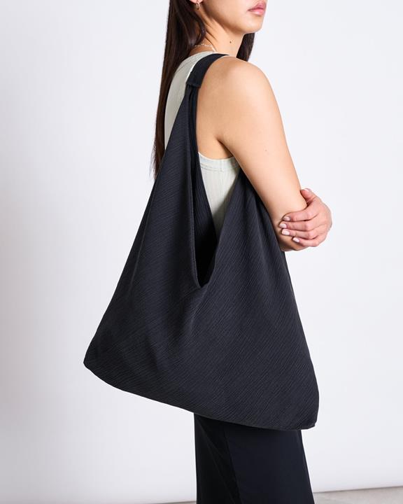 Tas Shopper Crinkle Visby Zwart via Shop Like You Give a Damn