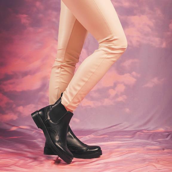 Chelsea Boots Sisi Zwart from Shop Like You Give a Damn