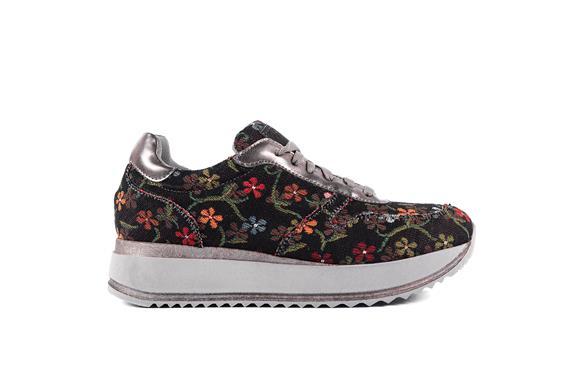 Sneakers AziÃ« Zwart Floret Zwart from Shop Like You Give a Damn