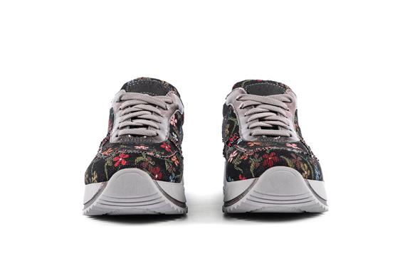 Sneakers AziÃ« Zwart Floret Zwart from Shop Like You Give a Damn