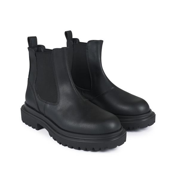 Chelseaboots Penny Zwart from Shop Like You Give a Damn